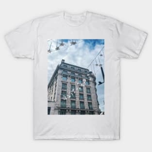 Star garlands above London street T-Shirt